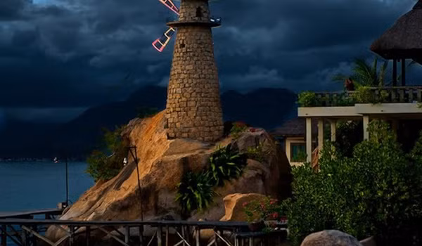 Cùng chiêm ngưỡng bối cảnh với bãi biển đẹp long lanh ngay tại Nha Trang của 3 bộ phim Việt: Nụ hôn rực rỡ, Đẹp từng Centimet và Mỹ nhân kế: