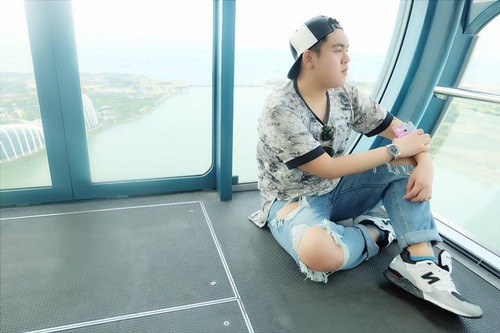 Trong khi những hot boy khác không dám thừa nhận hình ảnh quê mùa, xấu xí của bản thân trong quá khứ, trai đẹp Thái Lan Phoblux Tanapat Techagunya thản nhiên công khai những hình ảnh béo ú "vạn người chê" của mình trên trang Facebook cá nhân.