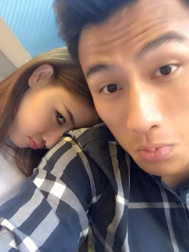 Chuyện tình của Kỳ Hân - Mạc Hồng Quân tốn không ít giấy mực báo chí bởi chân sút không chỉ tài năng mà đời tư của anh cũng ồn ào không kém. Nhưng cuối cùng, tình yêu đã chiến thắng tất cả, Kỳ Hân và Mạc Hồng Quân tiến tới hôn nhân sau một thời gian hẹn hò.