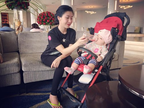 Mỗi khi rảnh rỗi, Amanda Baby tự thưởng cho mình và con gái nhỏ những chuyến nghỉ dưỡng xa hoa ở nước ngoài.