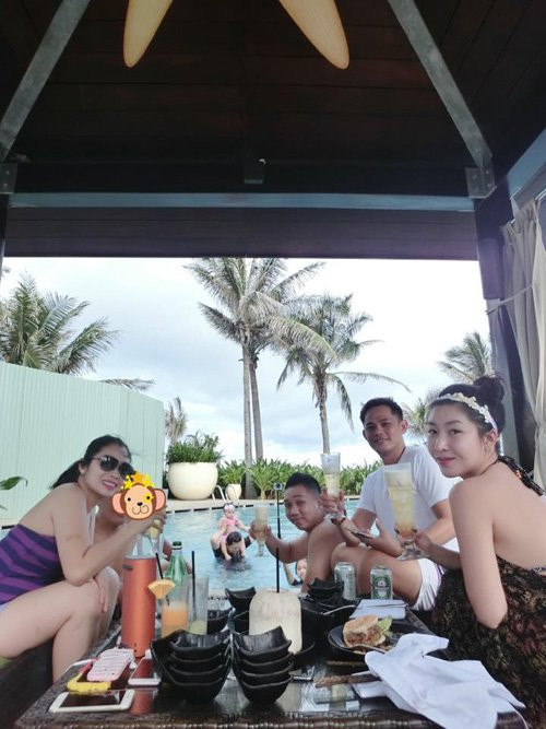 Hot girl khoe ảnh đi du lịch cùng gia đình.