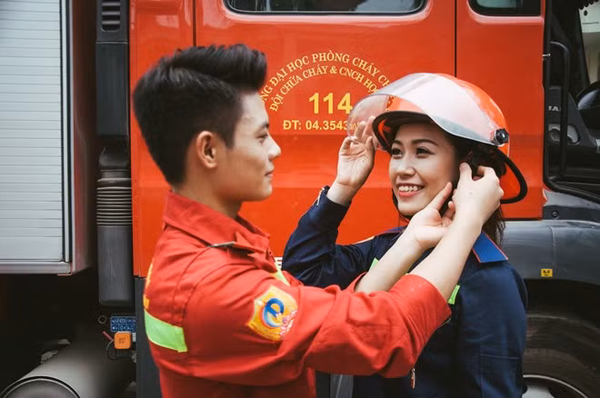 Đặng Phương Hoa (20 tuổi), sinh viên lớp KS12B, cao 1,63 m. 9X có thể múa, nhảy. Cùng tham gia với cô là Trần Việt Sơn (20 tuổi), sinh viên lớp D30C, cao 1,68 m. Việt Sơn đam mê beatbox (môn nghệ thuật dùng miệng, giọng để mô phỏng âm thanh).