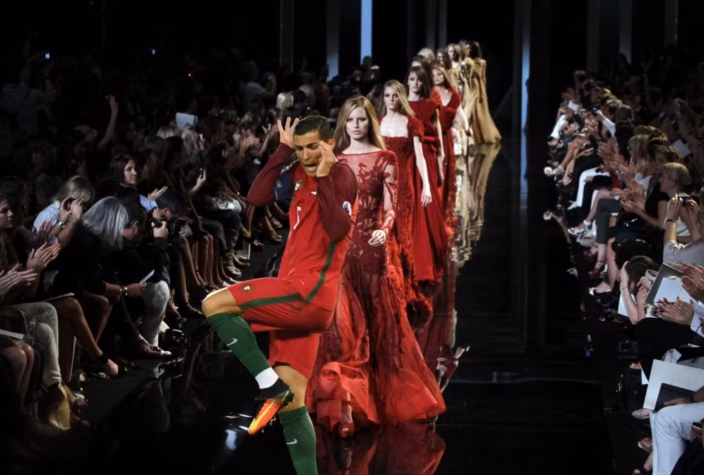 Sợ trượt té trên sàn catwalk.