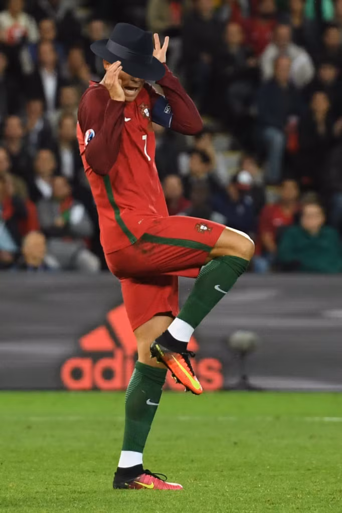 Ở loạt trận cuối của bảng F vào 23 giờ ngày 23/6, Bồ Đào Nha sẽ đối đầu với Hungary. Không giành chiến thắng trận này, Ronaldo và các đồng đội sẽ có nguy cơ về nước sớm.