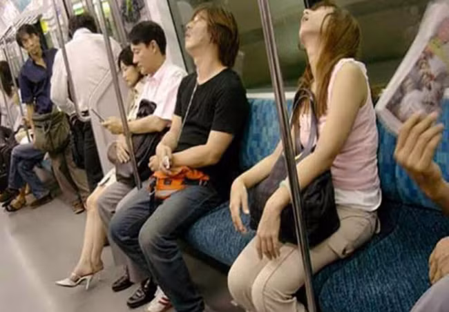 Không thể nào cưỡng lại cơn buồn ngủ nữa rồi.