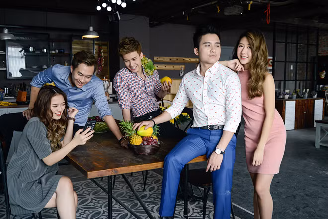 Nói về cơ duyên đến với ngôi nhà 5S Online, Đăng Dũng cho biết được một người quen giới thiệu, và tất nhiên anh chàng cũng không hề nhận được bất cứ một sự ưu ái nào. Cũng như các diễn viên khác, Dũng đều phải trải qua các vòng thử vai và được đào tạo diễn xuất, phát âm để hoàn thành tốt vai diễn của mình.