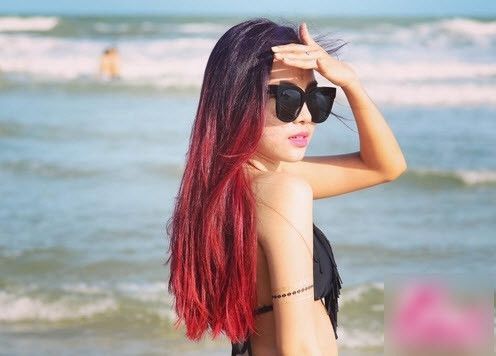 Phương Mỹ Quyên còn không ngại khoe vẻ gợi cảm của tuổi mới lớn.