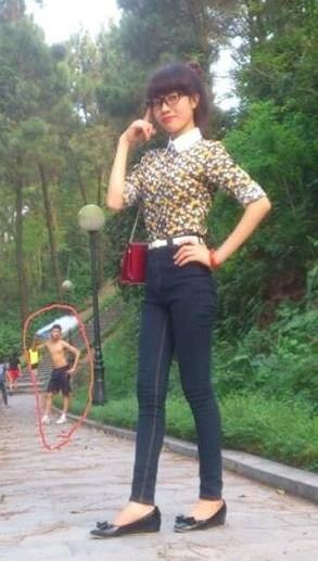 Tạo dáng đáng yêu chụp ảnh ư? Chỉ là chuyện nhỏ đối với anh.