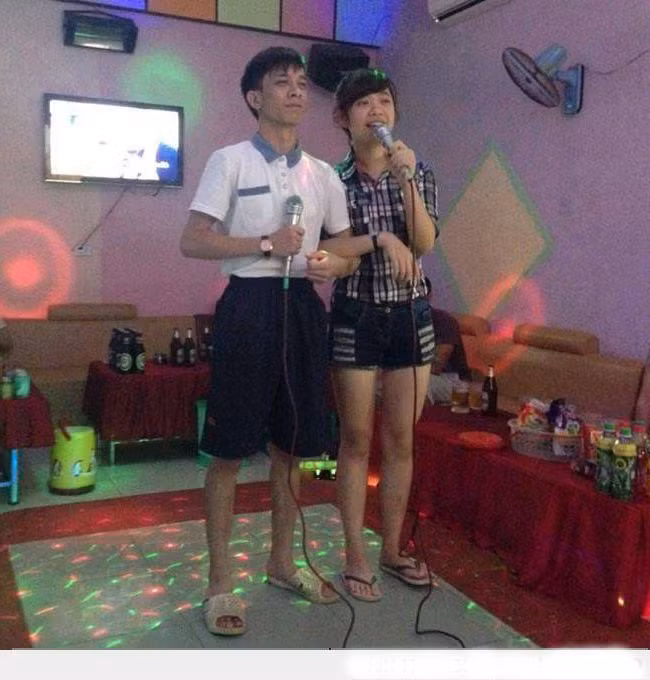 Khi thanh niên nghiêm túc đi hát karaoke.