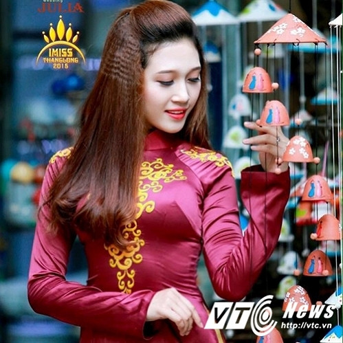 Nữ sinh xinh đẹp này cho biết, cô hâm mộ nhóm nhạc nữ Hàn Quốc SNSD từ thời học phổ thông. Đến giờ, tình yêu với thần tượng vẫn không thay đổi. "Khi còn là học sinh phổ thông, ngay từ lần đầu tiên nghe những bài hát, xem điệu nhảy của các chị trong nhóm SNSD, mình đã cảm thấy quý mến, nhất là Taeyeon và Tiffany”, cô nói.