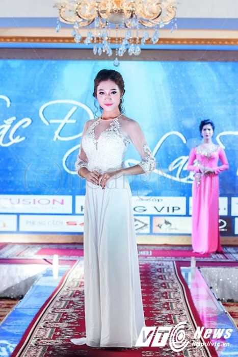 Ngọc Anh cảm thấy rất vui khi giành ngôi vị Hoa khôi “Tài sắc Nhân văn 2016", nhưng cũng có chút lo lắng vì giờ là gương mặt đại diện cho nữ sinh của trường.