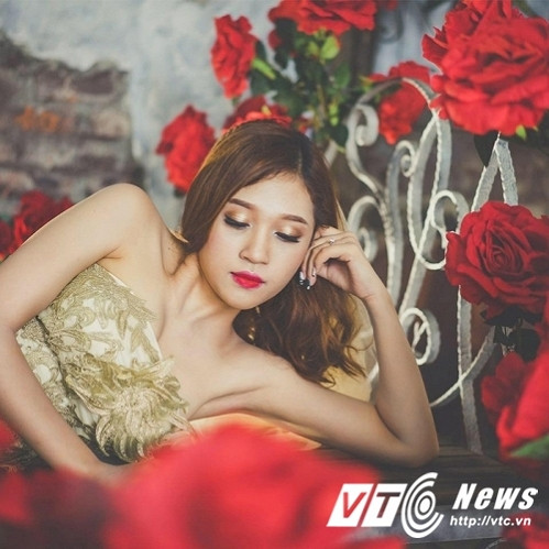 Ngoài học tập, Ngọc Anh cũng làm cộng tác viên cho nhiều tờ báo. Nếu báo chí là nghề lựa chọn đúng với chuyên ngành thì nghệ thuật là niềm đam mê từ nhỏ mà Ngọc Anh luôn theo đuổi. Với quan niệm về tuổi trẻ không muốn bỏ lỡ bất kỳ cơ hội nào, 9X cho biết, cô chắc chắn sẽ thử sức với vai trò diễn viên.