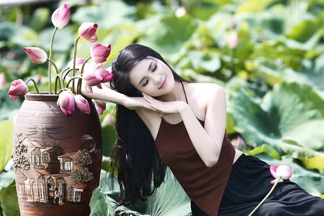 Bà mẹ một con khiến mọi người ngưỡng mộ vì nhan sắc trẻ trung như con gái.