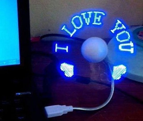 Chiếc quạt thần kì có tận 2 công dụng: Vừa xua tan cái nóng, vừa làm "mát lòng" người yêu ngay tức thì!