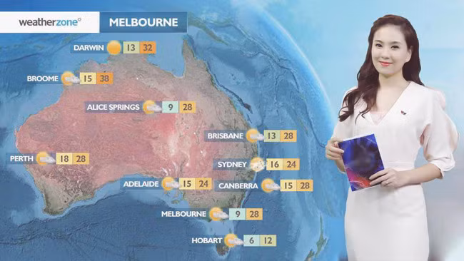 Mai Ngọc (sinh năm 1991, cựu sinh viên trường Học viện Báo chí và tuyên truyền) thường được gọi với danh xưng "cô gái thời tiết".