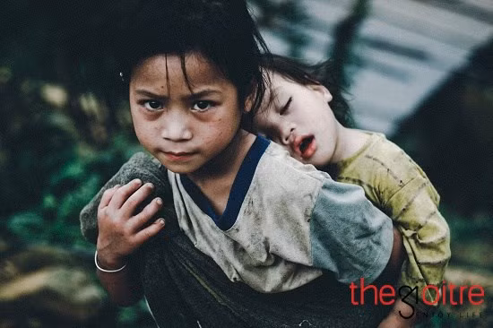 Dù không nhận được sự hợp tác của các em nhỏ song Kim Thoa cũng kịp bắt được những khoảnh khắc tự nhiên, ngây ngô đậm chất vùng cao.