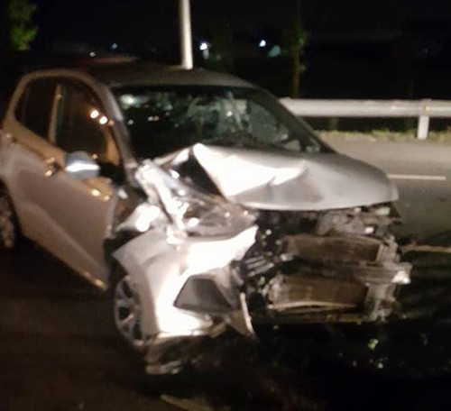 Hồi tháng 6/2016, một đoạn video camera hành trình cho thấy tài xế ôtô camera hành trình thoát nạn trong tích tắc khi kịp đánh lái để tránh chiếc Innova chạy kiểu tự sát trên cầu Nhật Tân (Hà Nội). Trong đoạn video quay lại, chiếc Innova chạy ngược chiều vun vút trên cầu khiến tài xế ôtô camera hành trình phải vội vàng đánh lái né qua một bên để tránh va chạm, suýt quệt vào xe tải đi bên cạnh. Ngay sau đó chiếc ôtô "điên" này đã tông vào xe Kia Morning đi sau, khiến cả hai xe nát đầu.