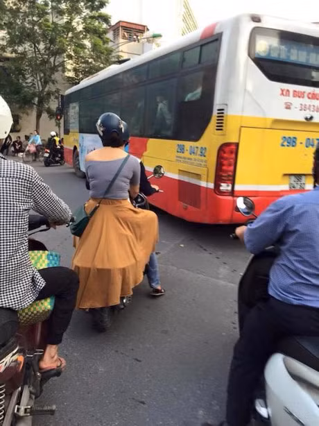 Chiếc váy thần thánh.