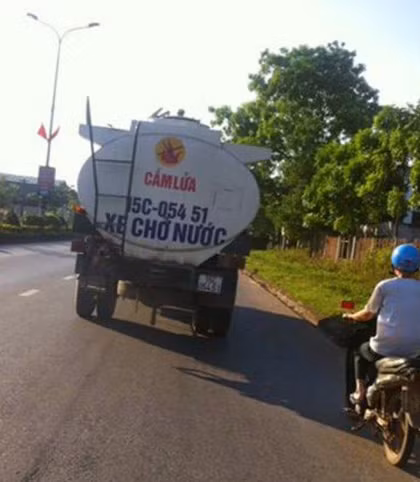 Cấm lửa cho xe chở nước.