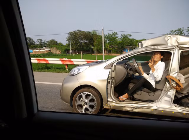 Xe không cánh cửa là mốt mới chăng?