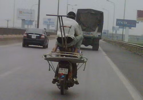 Hình ảnh vừa gây cười, vừa khiến người xem thót tim.