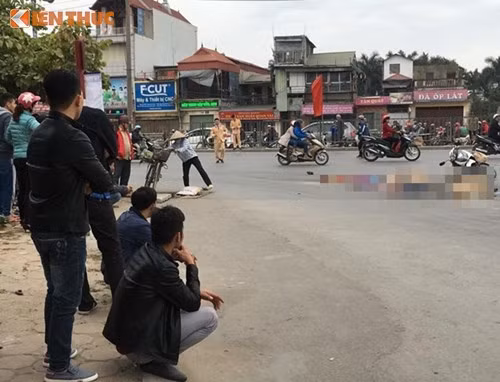 Tai nạn khiến một người phụ nữ trung tuổi văng ra khỏi xe máy, đúng lúc xe tải đi phía sau lao tới cán qua người dẫn đến tử vong tại chỗ. Hai người còn lại (một phụ nữ và một em nhỏ khoảng 10 tuổi) bị thương do ngã xuống đường. Ngay sau khi xảy ra tai nạn, lái xe tải đã nhanh chóng bỏ trốn khỏi hiện trường.