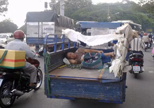 Ngả lưng thư giãn.