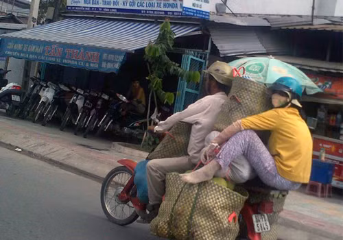 Dáng ngồi "bá đạo". 