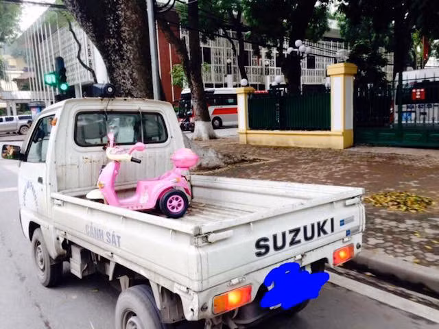 Đưa "siêu xe" vi phạm về trụ sở.