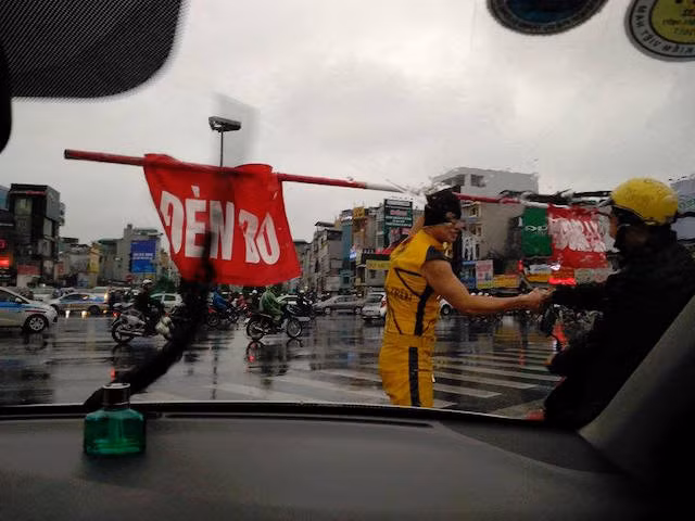 Đã có anh hùng "giải cứu" giao thông Việt.