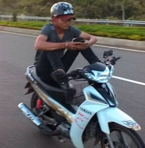 Một kiểu tham gia giao thông nguy hiểm thường thấy ở Việt Nam.