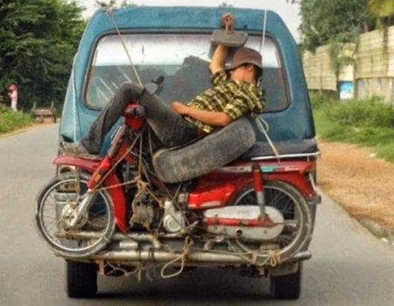 Đi nhờ cho tiết kiệm tiền xăng nào....