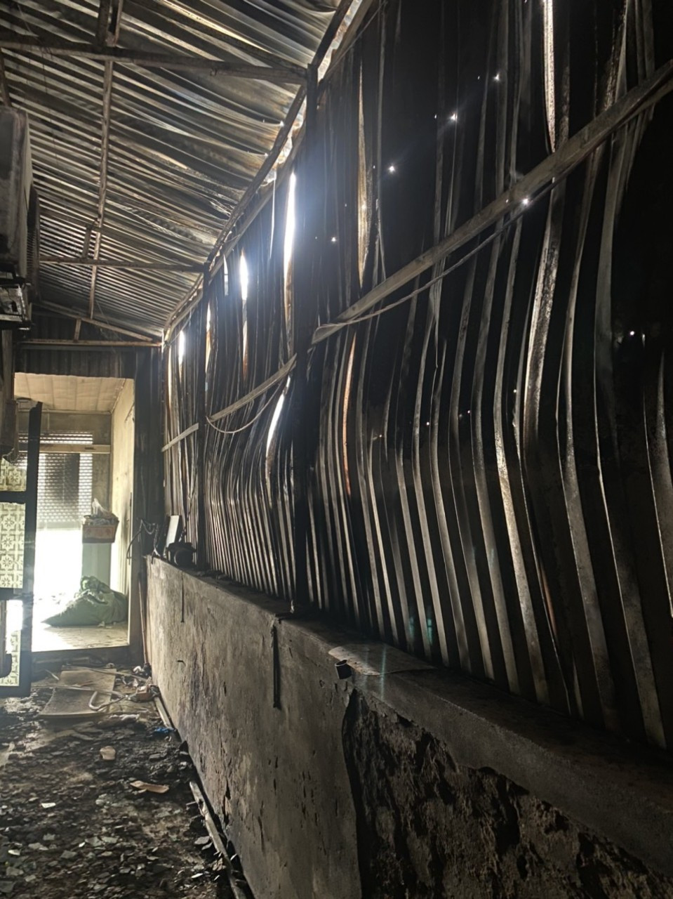 Vu chay nha xuong, lua lan sang hang xom o Ung Hoa: 