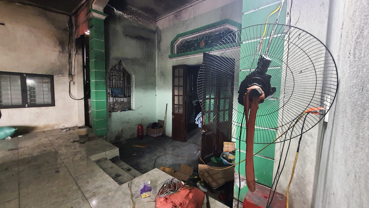 Vu chay nha xuong, lua lan sang hang xom o Ung Hoa: 