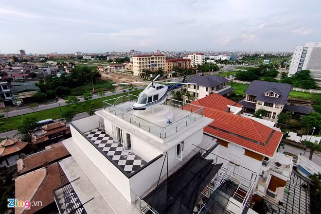 Choi kieu "khac nguoi", dai gia Viet trung xe tang, may bay trong vuon nha-Hinh-2