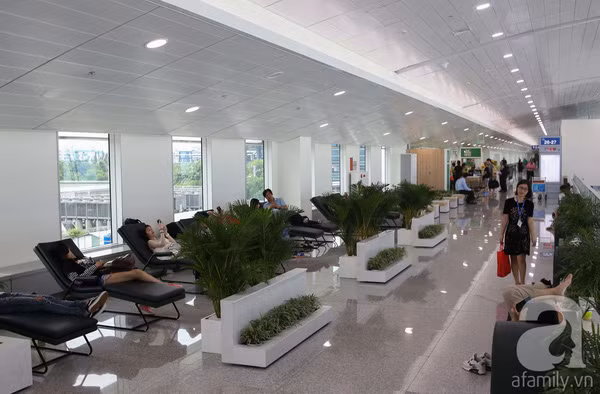  4. Xây thêm đường băng Phương án thứ 4 điều chỉnh quy hoạch cảng hàng không Tân Sơn Nhất là mở rộng sân bay về phía Bắc, với các hạng mục như phương án 3 nhưng sẽ xây thêm đường băng để công suất sân bay đón được 70-90 triệu hành khách mỗi năm. Ảnh: afamily.vn.