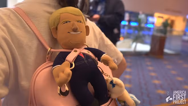 Fan ham mo 11 tuoi cua ong Trump gay sot cong dong mang-Hinh-2