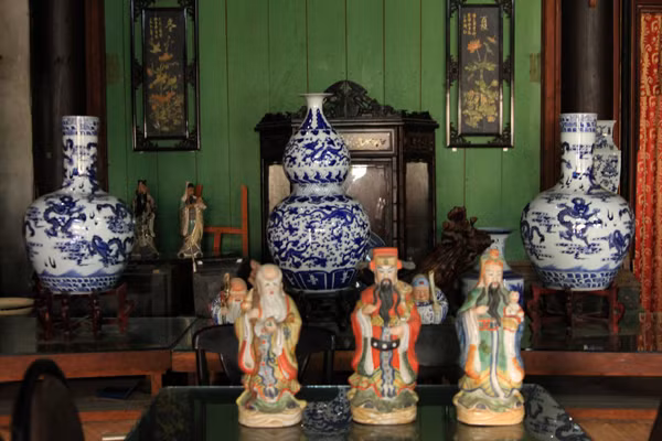 Đồng thời, nơi đây còn lưu giữ rất nhiều đồ cổ quý giá suốt hơn 140 năm qua. Ảnh: ngoisao.net.