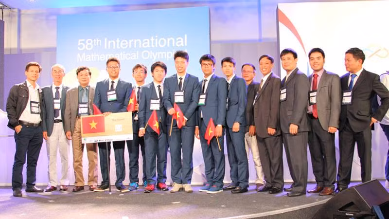 Bo truong Phung Xuan Nha gui thu khen hoc sinh Olympic quoc te