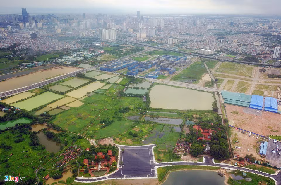 Dự án đường giao thông bao quanh khu tưởng niệm danh nhân Chu Văn An (quận Hoàng Mai) gồm tuyến số 1, tuyến số 5, nút giao tuyến số 1 và đường 70. Tuyến số 1 với chiều dài hơn 2.500 m có điểm đầu giao với đường vành đai 3, điểm cuối nối với đường 70. Tuyến số 5 là tuyến đường giáp ranh giữa Khu tưởng niệm danh nhân Chu Văn An và Khu chức năng đô thị Nam đường vành đai 3, chiều dài gần 1.200 m.