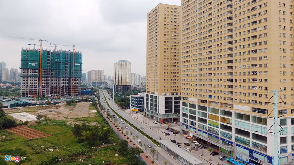 Đối với dự án đường Lê Văn Lương kéo dài, UBND Hà Nội cần thẩm định lại phương án kết cấu đối với khối lượng phát sinh mật độ cọc trị giá gần 8 tỷ đồng. Chi phí giải phóng mặt bằng liên quan đến di chuyển đường điện 0,4 kV (giá trị 7,7 tỷ đồng) cần xác định cụ thể theo quy định, để trình duyệt quyết toán.