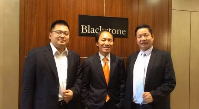 Theo hãng tin Bloomberg, tháng 11/2015, Chính Chu đã từ chức tại Blackstone, nhưng ông vẫn giữ vị trí Cố vấn cấp cao tại Tập đoàn này. Chính Chu cho biết, ông muốn tìm kiếm thử thách ở những lĩnh vực mới, bao gồm lĩnh vực phi lợi nhuận. Ảnh: Vietnamnet.