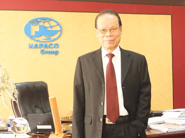  2. Ông Vũ Dương Hiền Một doanh nhân thuộc nhóm “thất thập cổ lai hy” khác trên sàn chứng khoán là ông Vũ Dương Hiền - Chủ tịch HĐQT Tập đoàn Hapaco (Mã CK: HAP) - người có mặt trong top 100 nhà lãnh đạo giỏi ASEAN năm 2014. Ảnh: baodautu.vn.