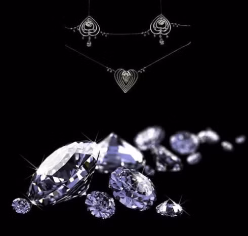 4. Bộ bikini kim cương (30 triệu USD): Đây là mẫu thiết kế của Susan Rosen dành cho tạp chí Sports Illustrated Swimsuit năm 2012. Bộ đồ này được làm hoàn toàn bằng những viên kim cương quý hiếm, nặng tới 150 carat, trong đó có một viên kim cương hình quả lê lớn nhất thế giới, nặng tới 51 carat và 31 carat kim cương ngọc lục bảo. Tất cả những viên kim cương này được gắn kết trên một khung mỏng platium.