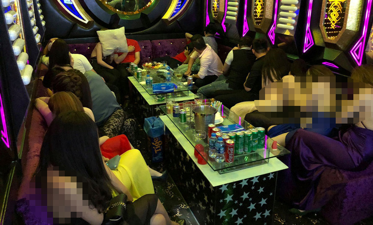 Đoàn liên ngành đã lập biên bản vi phạm hành chính đối với khách sạn Du lịch Sài Gòn Star và nhà hàng Phoenix hàng loạt lỗi vi phạm...