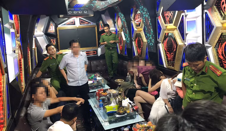 Tại khách sạn Du lịch Sài Gòn Star nằm trên đường Nguyễn Thị Minh Khai (phường 6, quận 3) và phát hiện nhiều sai phạm.