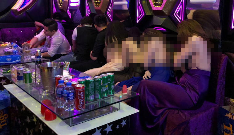 Các lỗi vi phạm như: kinh doanh karaoke không phép, không ký hợp đồng lao động, sử dụng quá số lượng tiếp viên cho phép trong mỗi phòng, vi phạm quay định về PCCC, để khách vào sử dụng ma tuý trong cơ sở.…