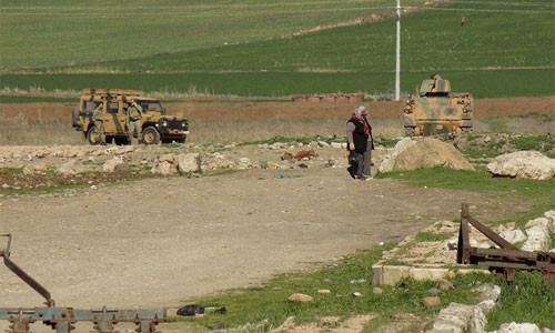 Quan doi Tho Nhi Ky dua xe vao lanh tho Syria