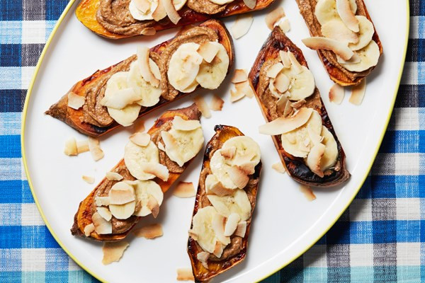 Chuối chứa nhiều carbs và kali - 2 chất dinh dưỡng được xem là thân thiện với các khối cơ rất thích hợp để ăn sau khi tập gym.