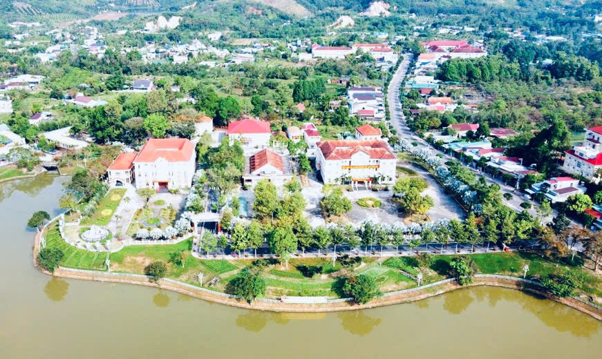 Lâm Đồng: Soi năng lực nhà thầu trúng gói sửa chữa tại Đạ Huoai - Hình 2 Lam Dong: Soi nang luc nha thau trung goi sua chua tai Da Huoai-Hinh-2